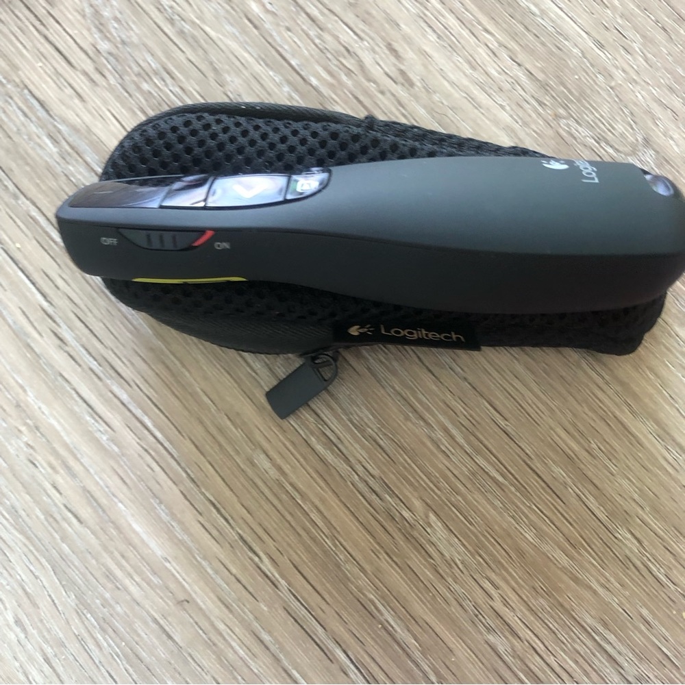 Logitech R400 2.4GHz Wireless Presenter - Picture 4 of 5